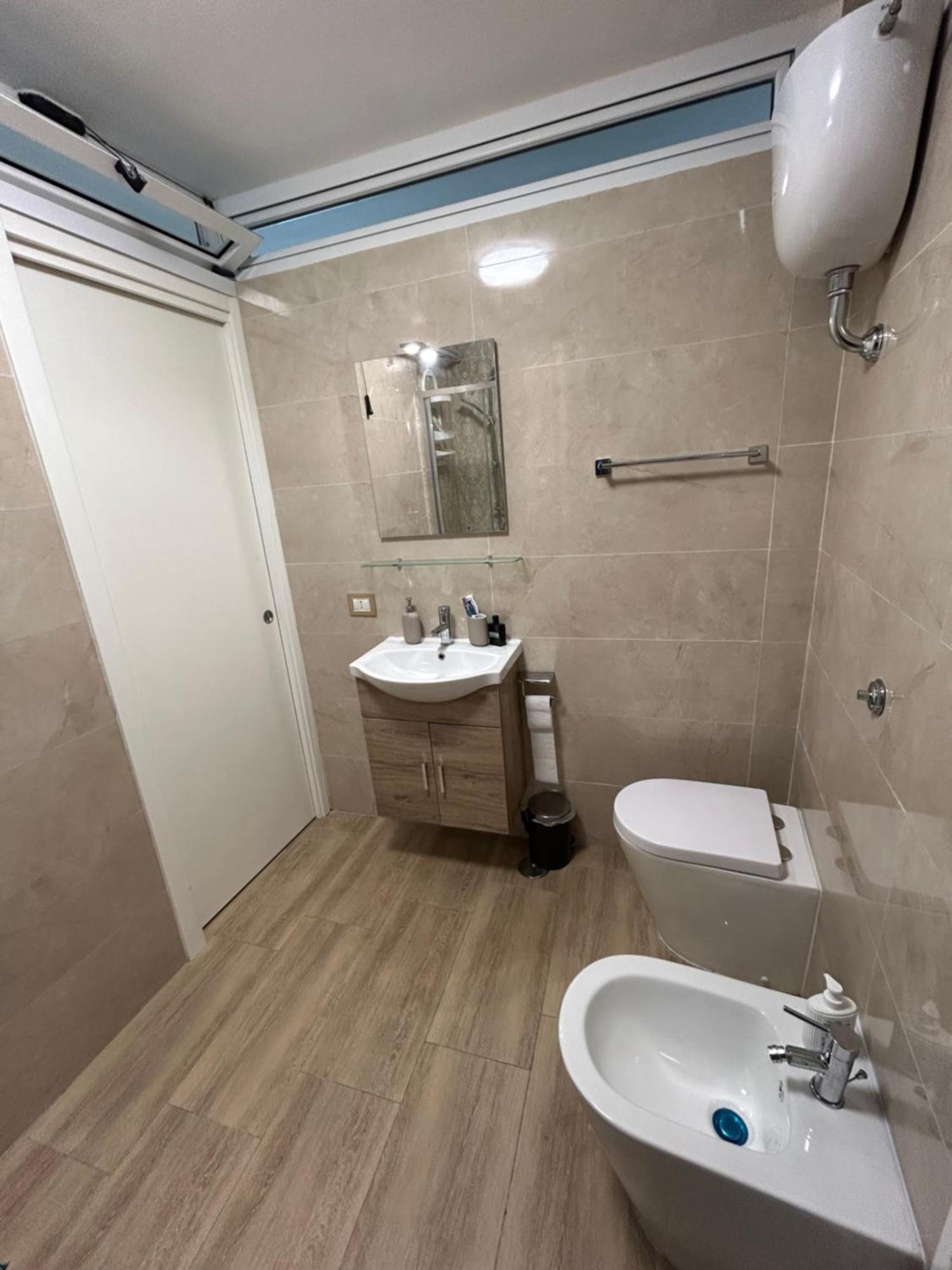 Brother'S 50 Apartment เนเปิลส์ ภายนอก รูปภาพ